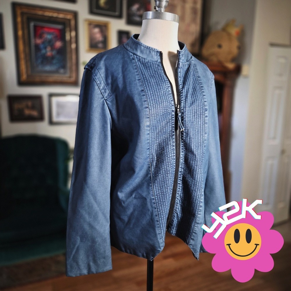 Vintage Y2K Lisa International Blue Faux Leather Pleated Front Zip Up Jacket